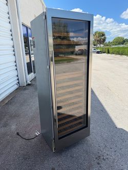 Sub-Zero 27” Built-In Wine Cooler Model 427- Lights Up Won’t Cool Needs Repair, As is. Retails $3,999!  25 wide 27in deep 78.5 tall