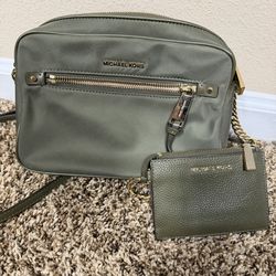 Michael Kors Camera Bag with wallet