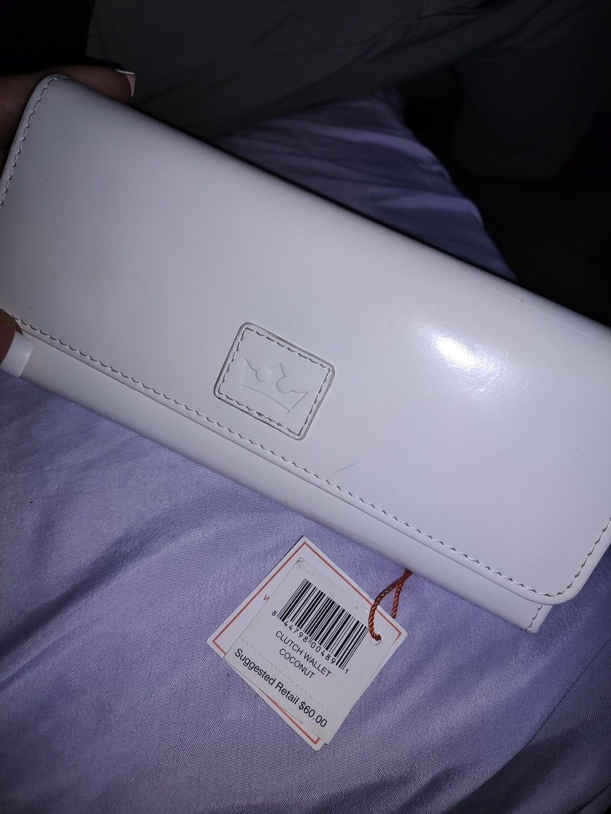 BRAND NEW WOMENS WALLET WITH TAGS NO FLAWS