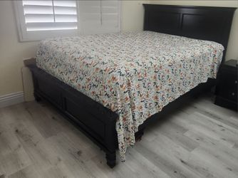 All For $150 Queen Bed Set With Mattress, Dresser and 2 mirrors