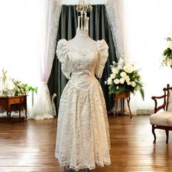 Stunning champagne/ivory layered long lace wedding dress measurements to follow size 10