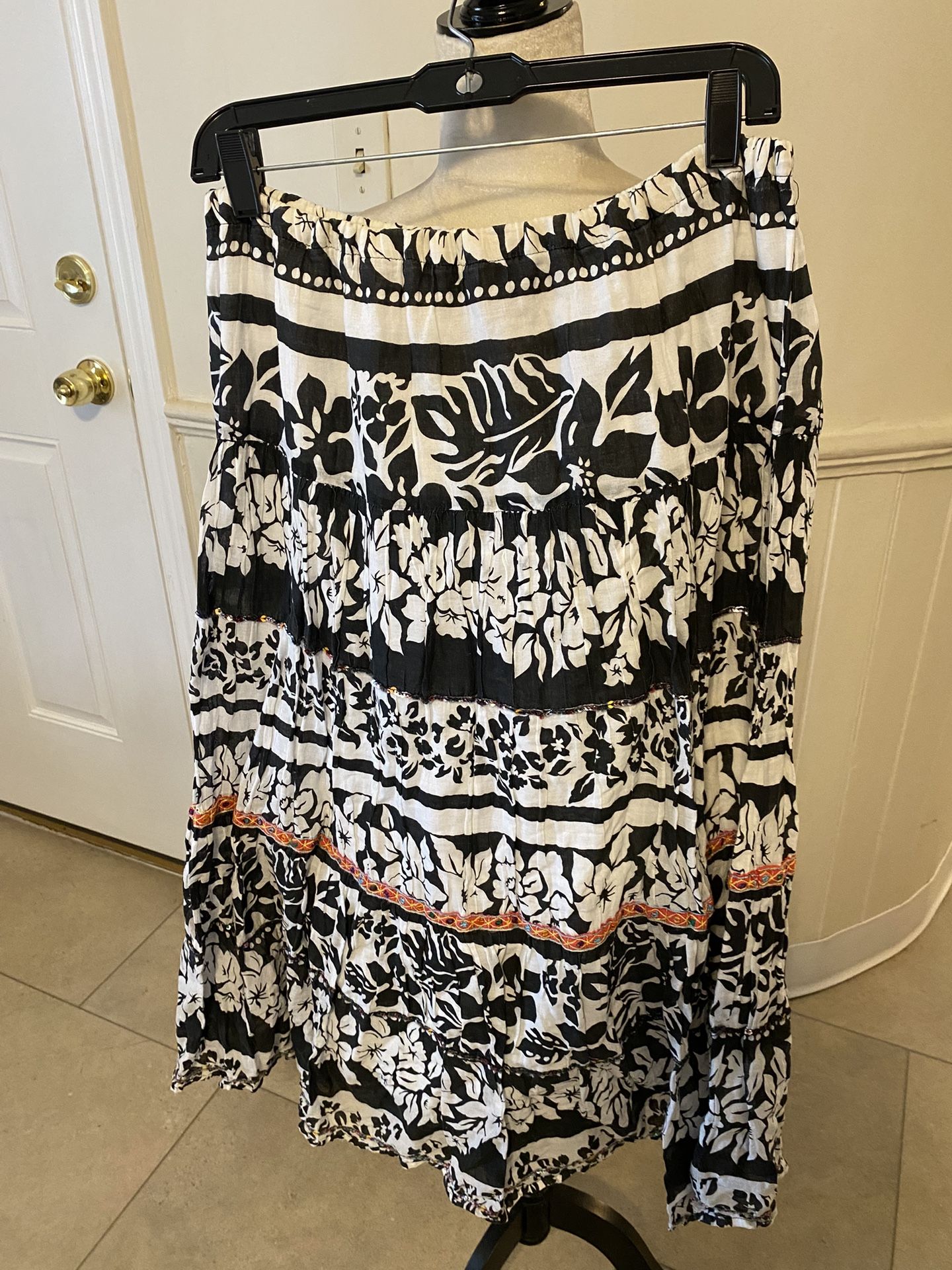 Woman’s West End Skirt Size Medium Petite