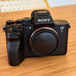 SONY A7rV with accessories (sold separately) - all good condition