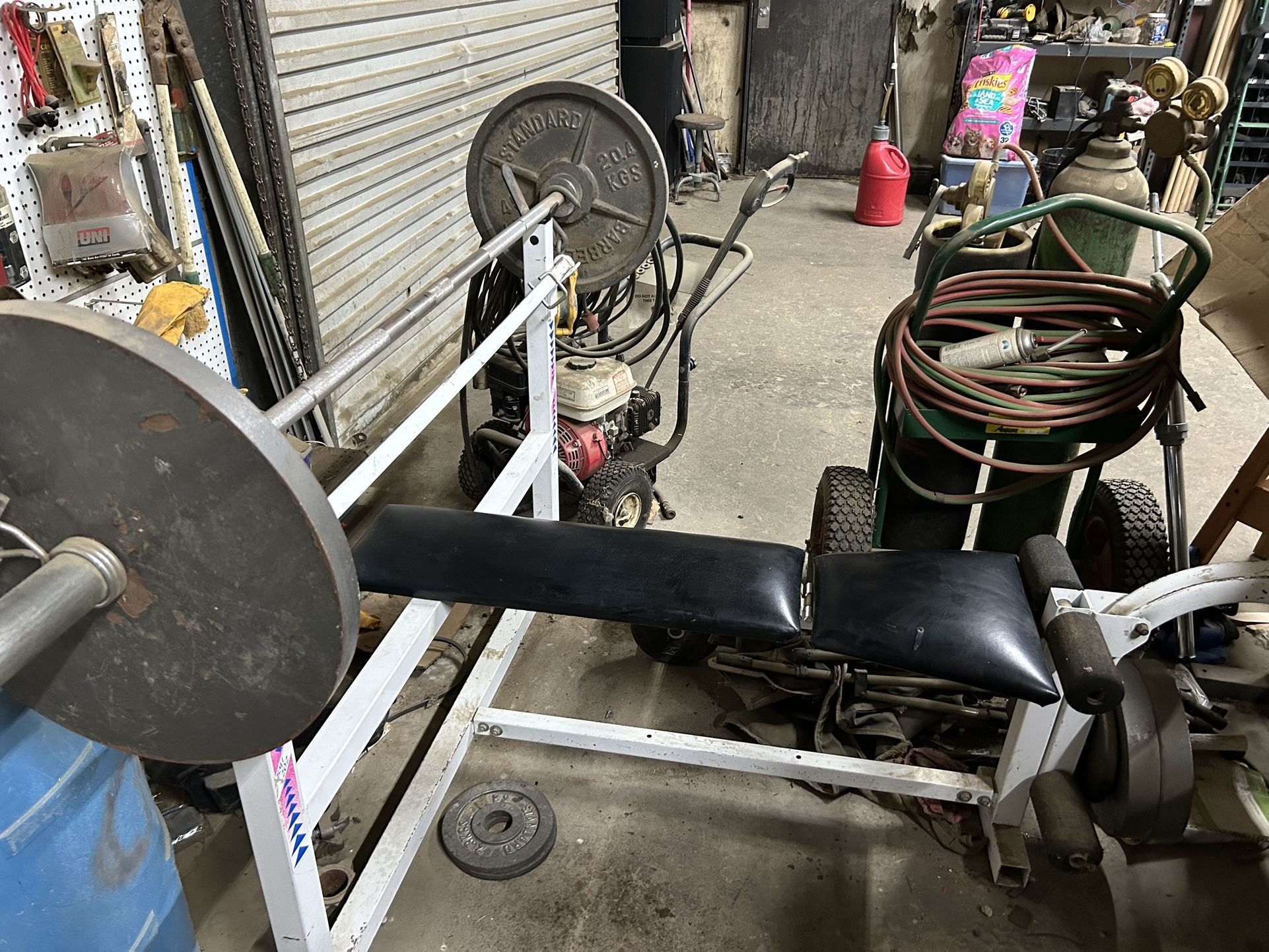 Flat Bench With Olympic Weights 