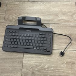 Belkin Wired Keyboard with Stand for iPad – 30-Pin Connector