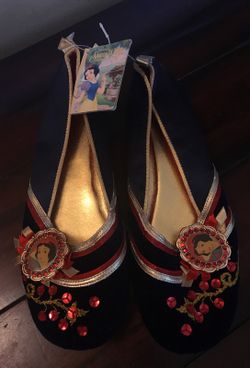 Brand new with tags Disney princess Snow White shoes Youth size 2/3