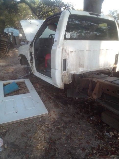 03 Chevy 1500 Engine N Transmission
