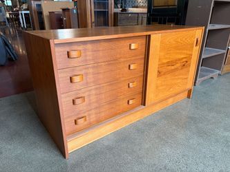 DOMINO MØBLER Vintage Mid-Century Modern Danish Teak Sideboard/Credenza with Hutch