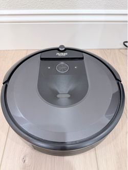 iRobot Roomba i7+ Robot Vacuum w/ Self-Emptying Clean Base + Accessories