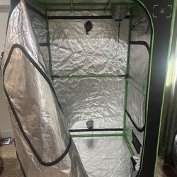 VIVOSUN Grow Tent, Entire Setup Ex Water System 