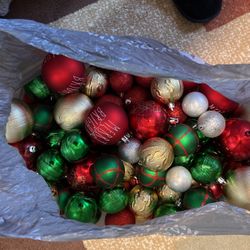 FREE Christmas Decorations