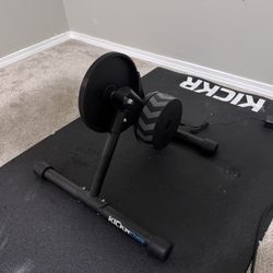 Kickr Core Smart Trainer + Desk