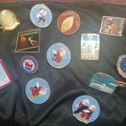 18 Pieces Of Antique Collectible Pins 