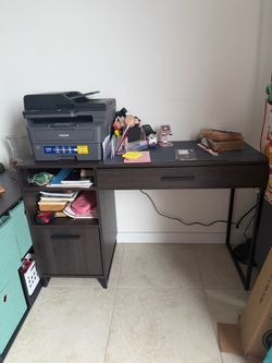 Desk+chair