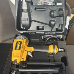New Dewalt Pneumatic 16-Gauge n. Naller Gun
