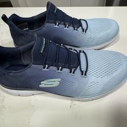 Women’s Sketchers Size 10