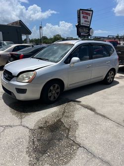 2007 KIA Rondo