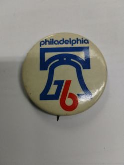 Vintage 1976 Philadelphia 76ers pinback pin, 1.5"
