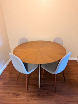 Wooden round dinning table + 4 chairs