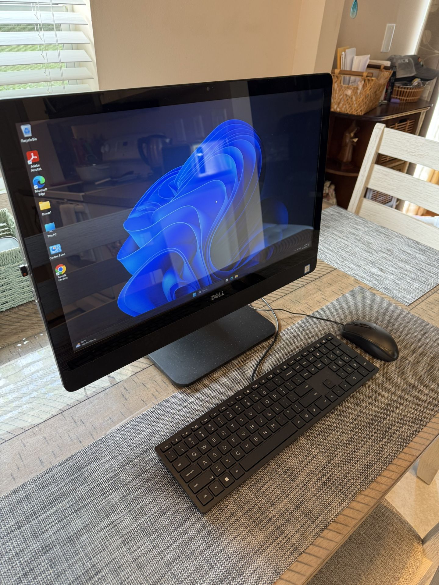 Dell 24” All in One computer windows 11!