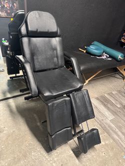 Tattoo/spa chair