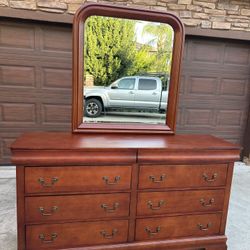 Solid wood 8-drawer dresser with mirror