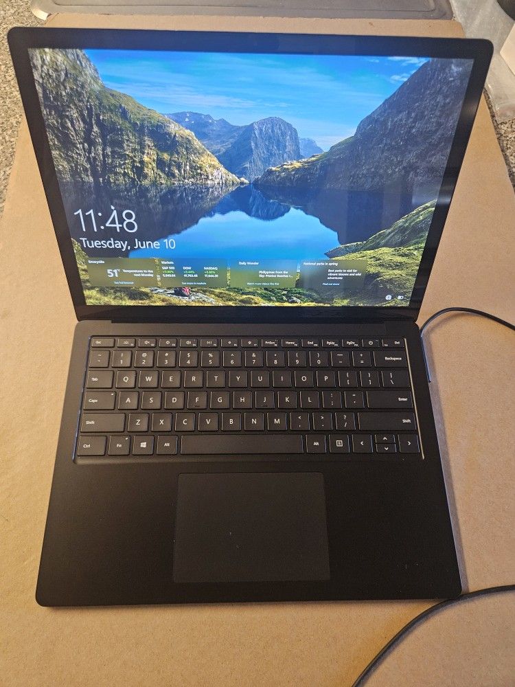 Microsoft Surface Laptop i7 16gb Ram 512gb SSD Drive Win 11Pro
