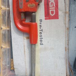 RIDGID 1A. PIPE CUTTER NEW $80.00