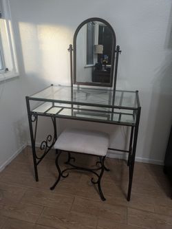 Mirror vanity set