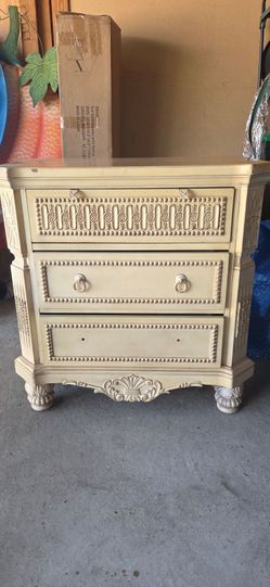 large night 3 drawer night stand