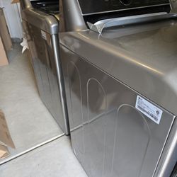 LG WASHER/DRYER - Like New