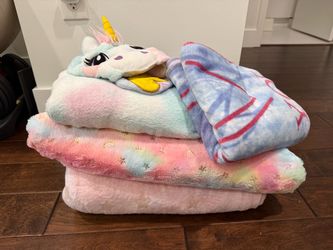 Girls kids blankets throws bedding lot