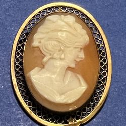 Vintage 12K Gold Filled Lattice Trimmed Cameo Brooch/Pendant 