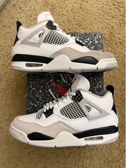 Size 9 (Pre owned, comes with original box) - Air Jordan 4 retro military black