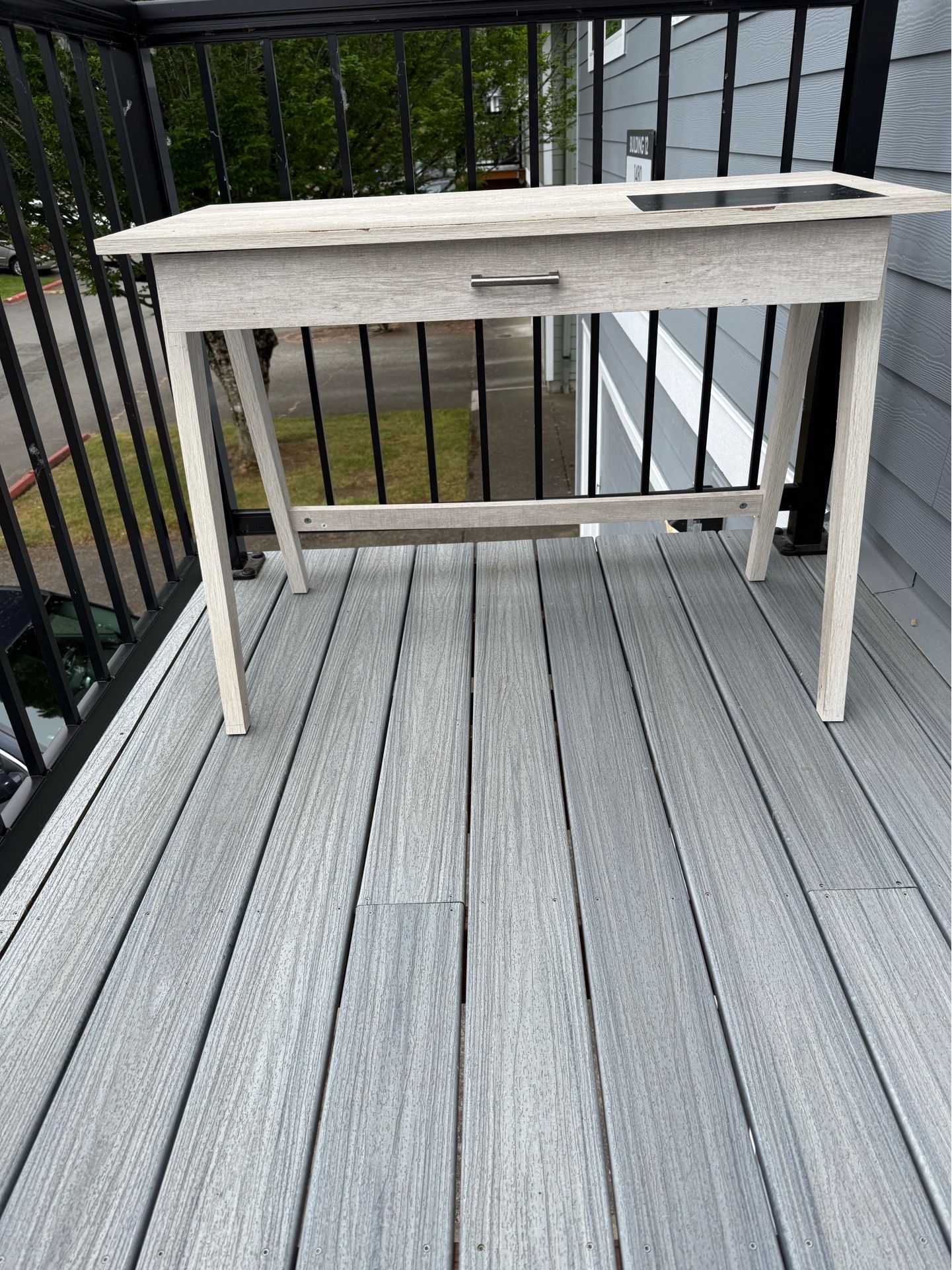 Single drawer desk, in complete working order FREE!