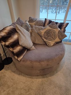 Large Round Loveseat.