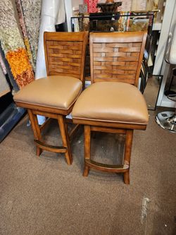 2 OAK COUNTER HEIGHT SWIVEL BAR STOOLS