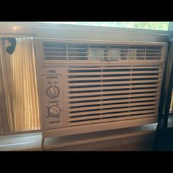 Like New Air Conditioner