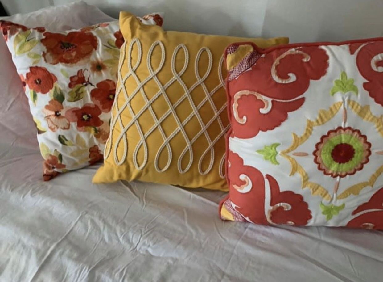 3 decorative pillows