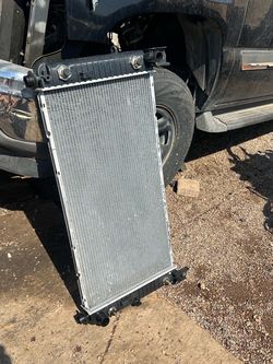 06 Tahoe 34 inch radiator Silverado Sierra Yukon suburban