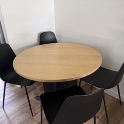 Round Table With Chairs