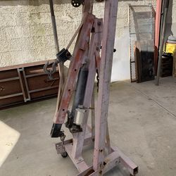 Engine hoist (cherry picker).