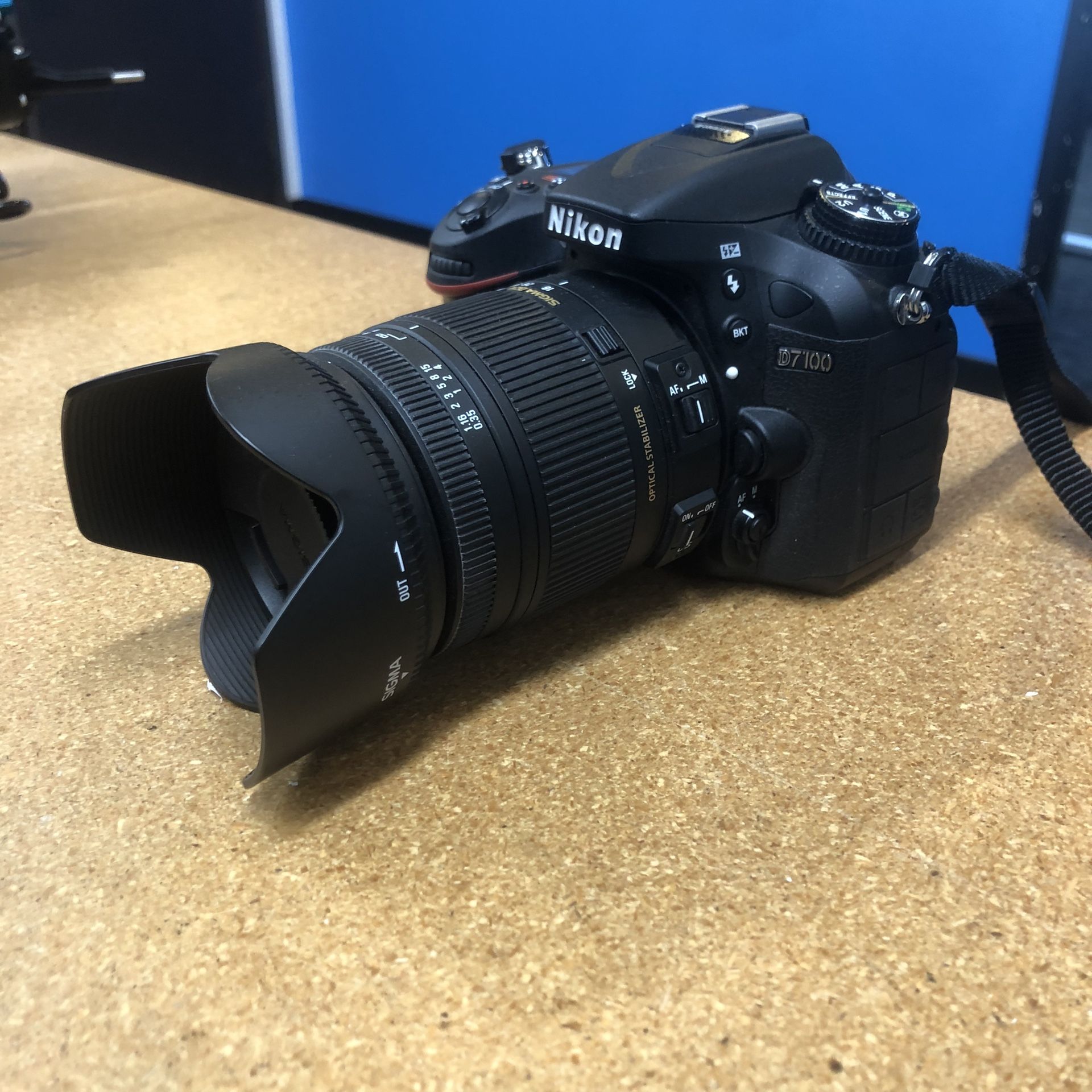 Nikon D7100 DSLR Camera With tripod