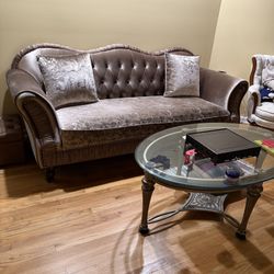 Newer Sofa Excellent Condition Like Bran New