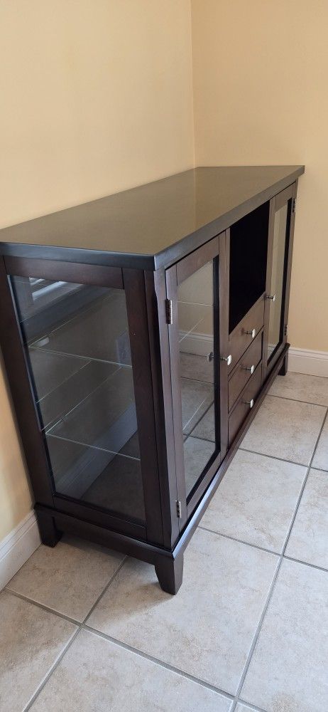 Great Condition Dining Room Set And Server Bar