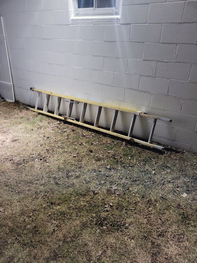 Bauer 16f Fiberglass And Aluminum Ladder