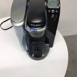 KEURIG Coffee maker almost brand new
