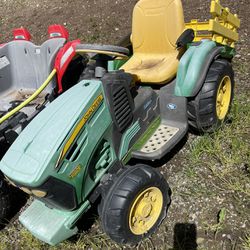 Free!  Peg Perego John Deere Ground Force Tractor with Trailer 12 Volt Ride on