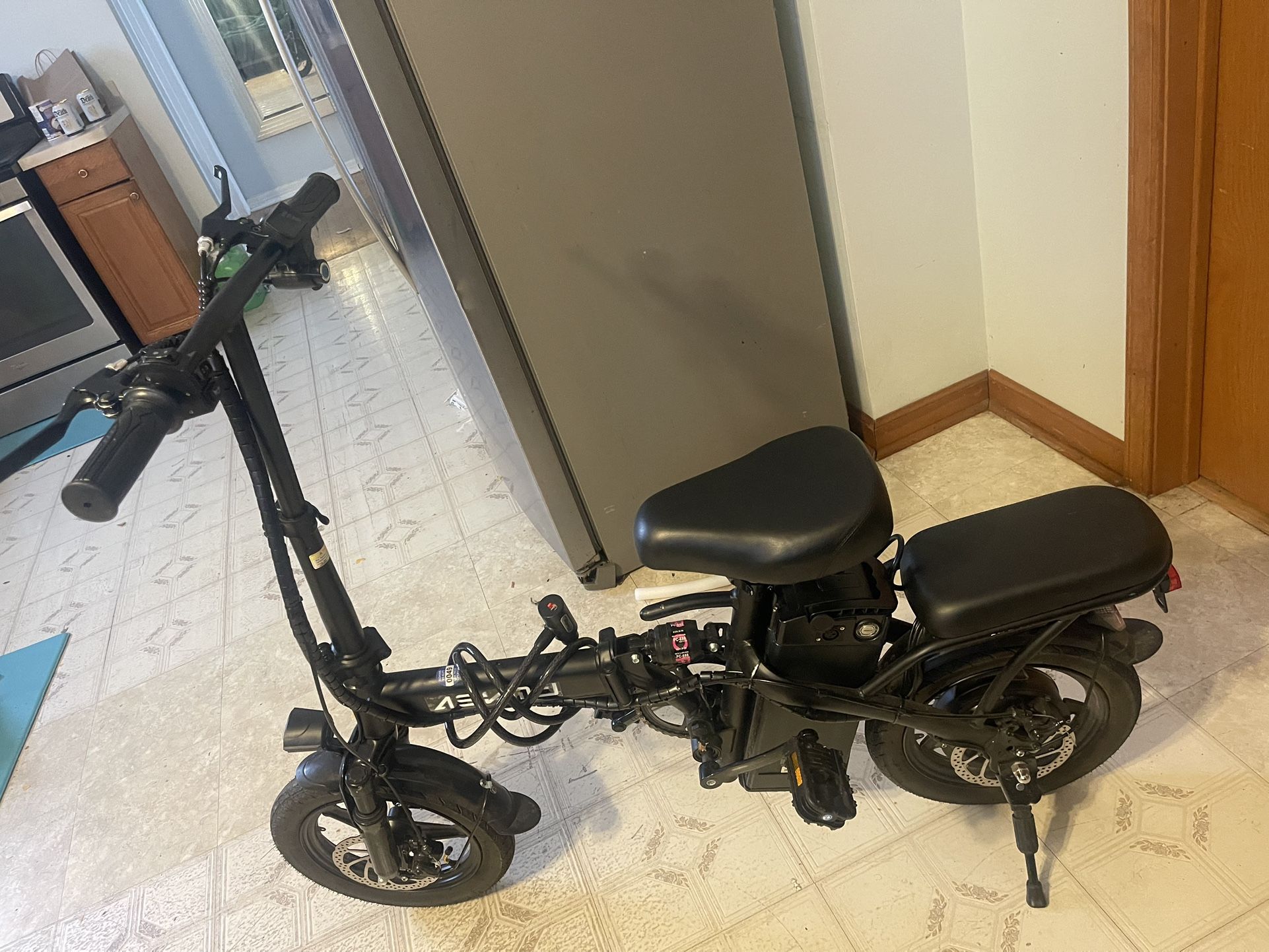 Aoeike electric folding bike in black.