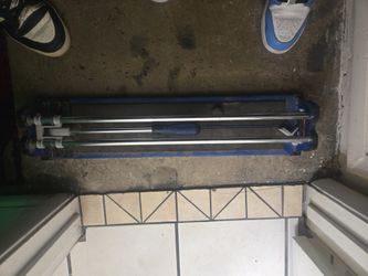Yes, the term "Quinn" likely refers to the brand of the heavy-duty tile cutter 